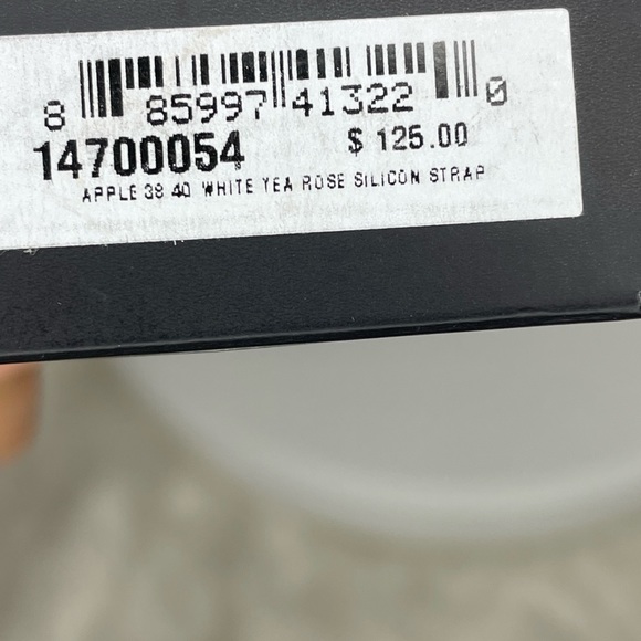 SOLD new in-box Coach Apple watch white Tea Rose flower Silicon strap 38mmx 40m - Picture 4 of 7